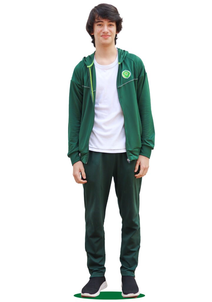 Uniforme de educación física para un estudiante de bachillerato, jogger verde, camiseta blanca, teniz negros y chaqueta deportiva verde